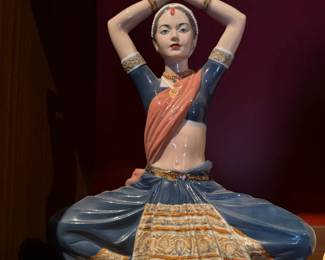 Hindu Dancer, Lladro (discontinued)