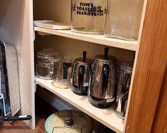 Tom's Peanuts container 