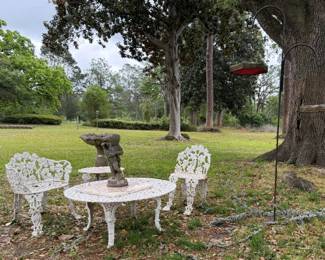 Vintage table/chairs