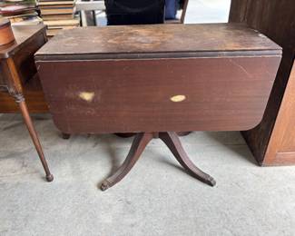 Drop leaf table 