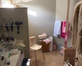 Health / Mobility aids / Bathroom accessories ......