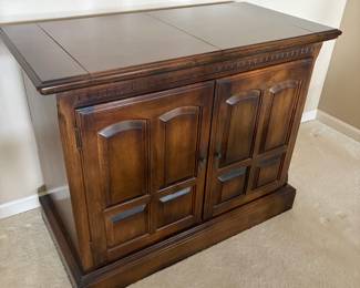 Ethan Allen fold open serving buffet w/ double doors and hidden drawer/shelves