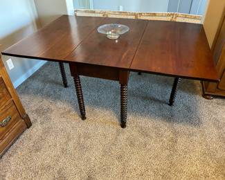 Drop leaf gate leg vintage table