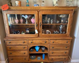 Broyhill hutch/cabinet