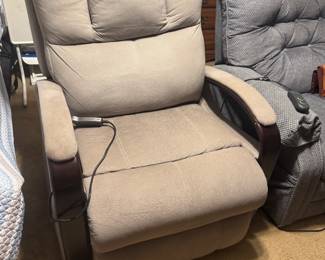 Lift massage chair