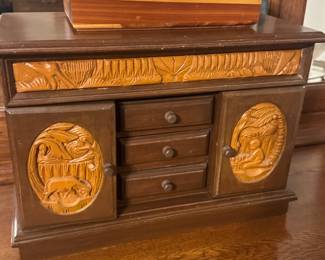 Cool, vintage jewelry box