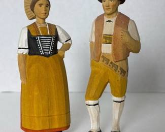 018 handcarvedwoodenbavarianfolkfigurin