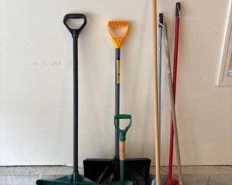 157 misctoollotbroomssnowshovelsandmo