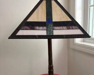 001 artscraftsstainedglasstablelamp