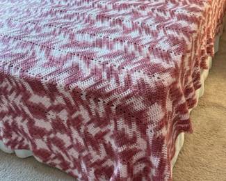 014 largehandmadecrochetchevronafghanbl