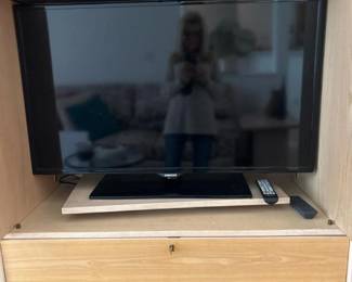 149 samsung42inchledtvwithstandandre