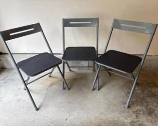 173 threegraymetalfoldingchairs