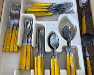 016 mcmyellowhandledcutleryandservings