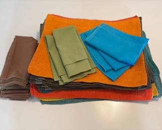 170 assortedcolorfullinennapkinsandplac
