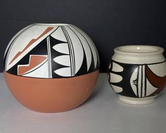 024 pairofceramicpotswithgeometricpatt