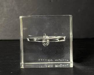 061 artglasscubepaperweightsignedorrefo