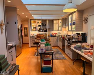 Full kitchen!