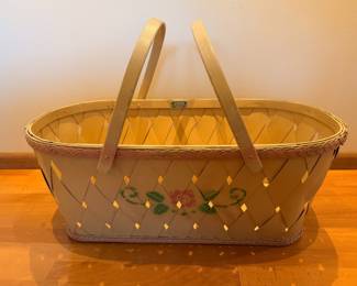 Antique Hawkeye Baskets extra large bassinet in excellent condition