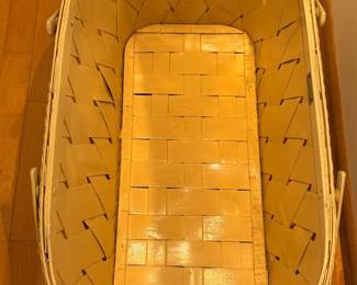 Antique Hawkeye Baskets extra large bassinet in excellent condition