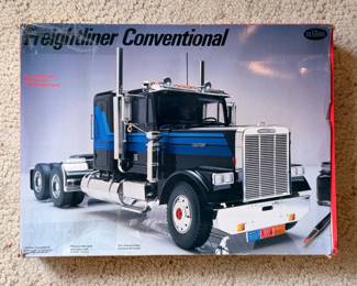Vintage Freightliner Conventional model kit, never used