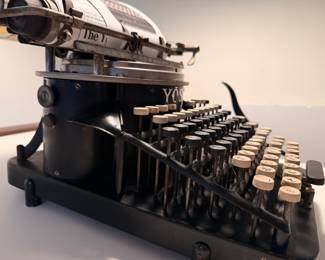 Ca. 1895-1905 Yost No. 4 typewriter w/ Grasshopper leg action
