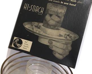 Set of 4 vintage Hi-Snack party plates (This photo for reference on how to use them👍)