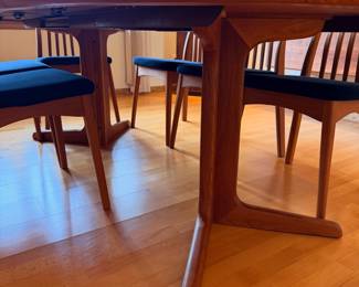 Gorgeous vintage Benny Linden teak dining set with black upholstered seats