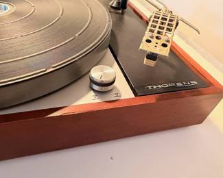 Very cool vintage Thorens TD150 Mk2 Turntable, Untested