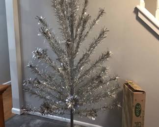 5’ 10” Aluminum Tree - complete with box