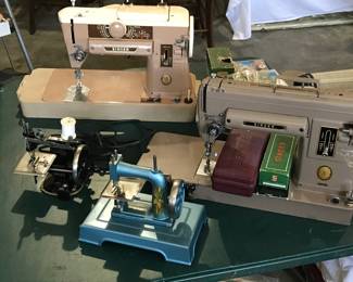 Vintage Singer Sewing Machines: 20, 401A, 301A