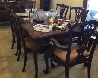 Set of 6 Chippendale style chairs, 2 with arms 