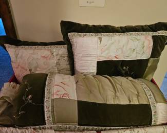 Queen comforter set