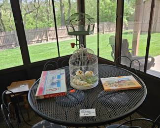 Ice cream table, chairs. Bird cages.