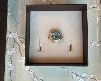 14kt Gold Blue Topaz Ring