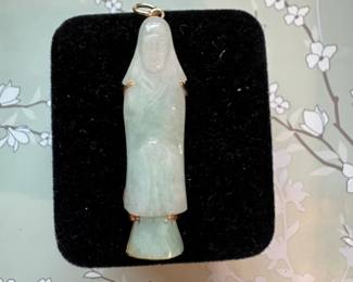 Jade Pendant in 14kt Gold bale