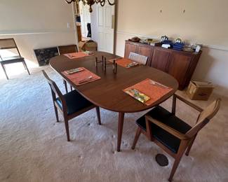 Superior condition for this MCM dining table and chairs!