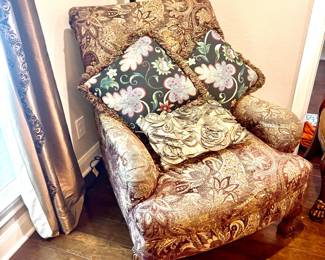 Formal Sitting Chair