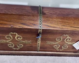 Vintage Lane Cedar Chest