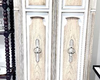 Beautiful Vintage Regency Bar