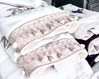 Custom Fancy Bath Towels and Accessories 