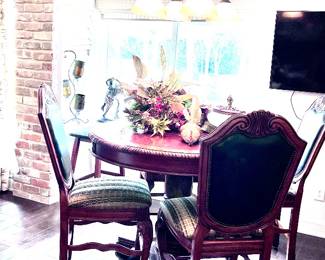 Round kitchen or dining table