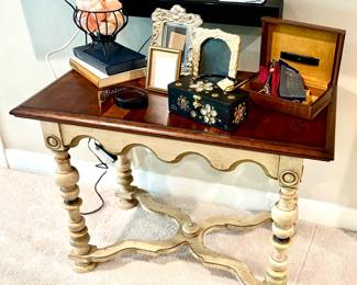 Vintage Wooden Spindle leg table