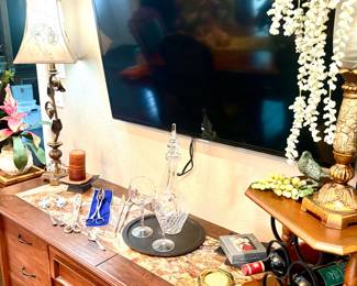 Samsung Smart TV (wall mounted). No legs. 6 TV in total 