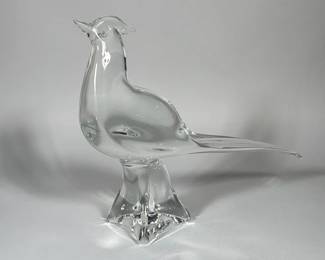SIGNED CLEAR ART GLASS BIRD FIGURINE ON FOUR-POINT PEDESTAL | Clear blown glass bird figurine with elongated tapering tail and stylized crest, mounted on a four-pointed star-like pedestal. Signed.