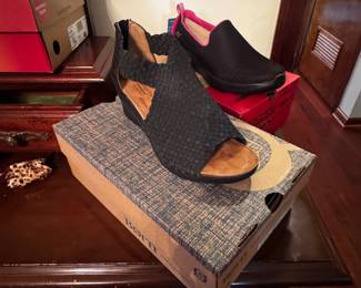 Women's Shoes, Size 7.5-8, New in Box