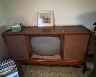 Vintage C. 1960 Magnavox Television Console with Stereo and Turn Table in working condition!