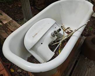 1920s Iron Pedestal Base Bathtub 
