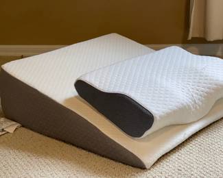 2 Ergonomic Bed Pillows