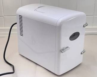 Frigidaire 6 Can Retro Mini Portable Fridge 4L Capacity