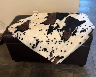 Leather Style Storage Ottoman With Faux Fur Throw Blanket